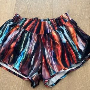 Lululemon Hotty Hot lined shorts 2.5” size 4 regular